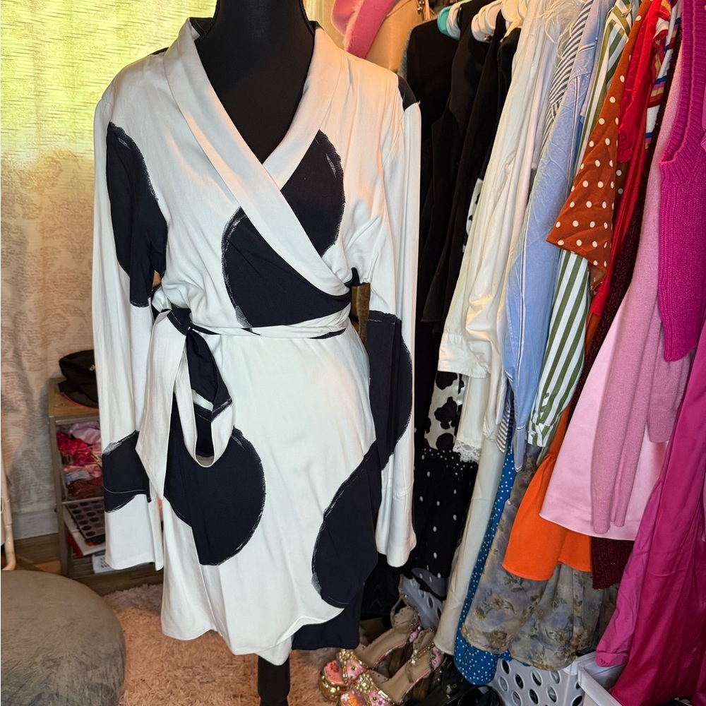 Elegant Black and White Long Sleeve Dress